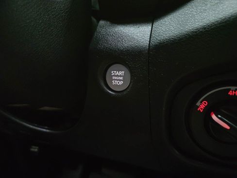 Used 2022 Nissan Frontier SV w/ SV Premium Package AWD/4WD image 26