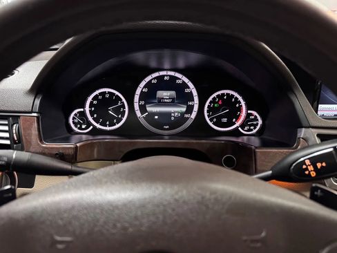 Used 2013 Mercedes-Benz E 350 4MATIC Sedan image 12