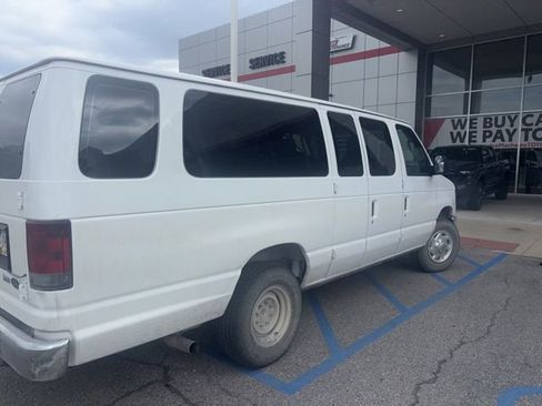 Used 2010 Ford E-350 and Econoline 350 XLT RWD image 3