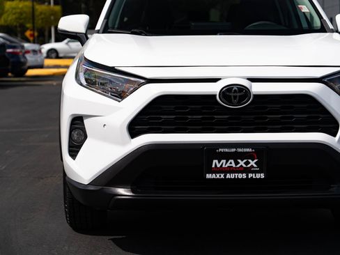 Used 2020 Toyota RAV4 XLE FWD image 5