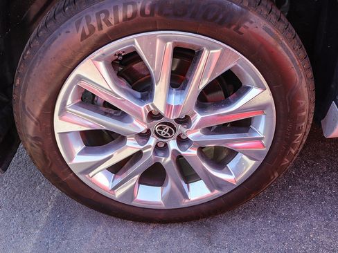 Used 2023 Toyota Highlander Limited image 14