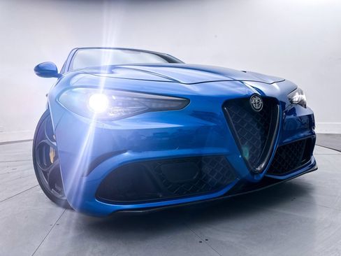 Used 2018 Alfa Romeo Giulia Quadrifoglio w/ Driver Assist Dynamic Package image 11