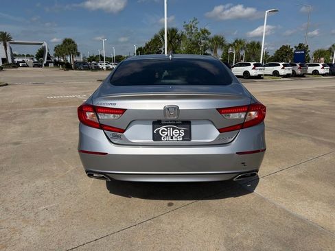 Used 2018 Honda Accord Sport image 4