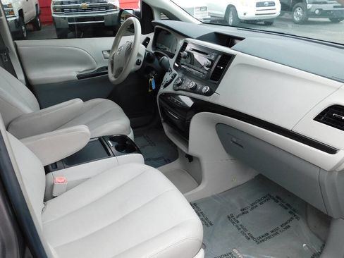 Used 2011 Toyota Sienna LE image 20