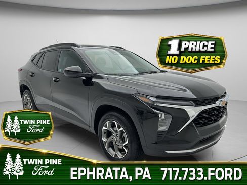 Used 2025 Chevrolet Trax LT w/ LT Convenience Package FWD image 1