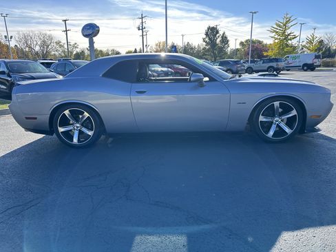 Used 2014 Dodge Challenger R/T image 2
