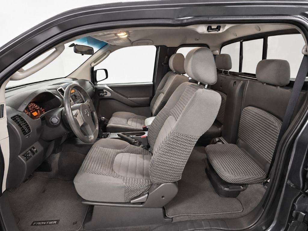 Used 2009 Nissan Frontier SE w/ SE Value Truck Pkg AWD/4WD image 12