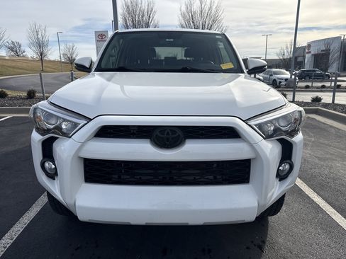 Used 2018 Toyota 4Runner SR5 Premium image 3