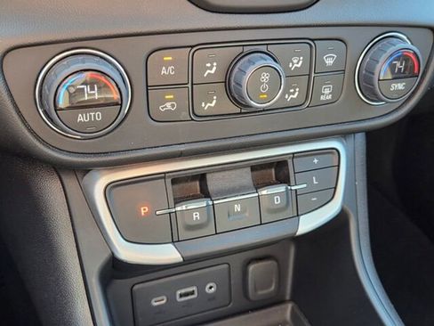 Used 2022 GMC Terrain SLE w/ Driver Convenience Package image 18