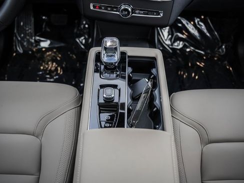 New 2026 Volvo XC90 T8 Plus image 25