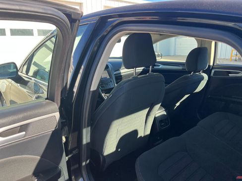 Used 2020 Ford Fusion SE image 20