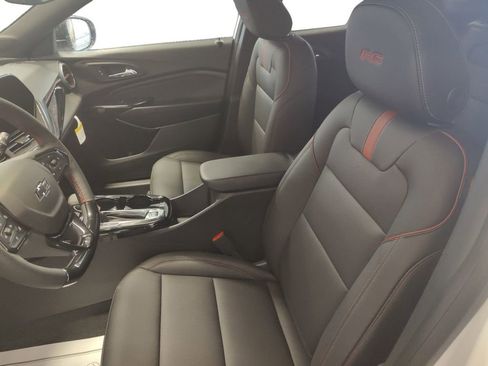 New 2025 Chevrolet Trax RS w/ Sunroof Package image 9