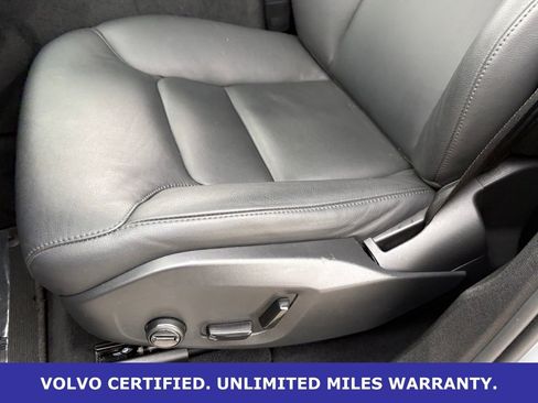 Certified 2025 Volvo XC60 B5 Core image 28