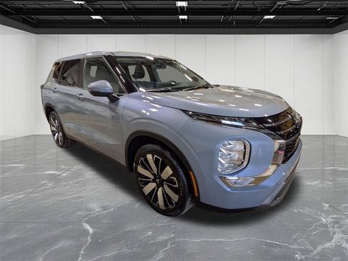 Used 2025 Mitsubishi Outlander SEL image 7