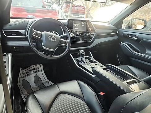 Used 2022 Toyota Highlander XSE image 8