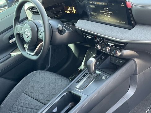 Certified 2025 Nissan Kicks SV image 9