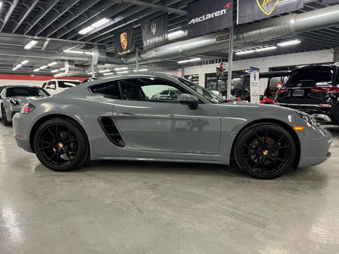 Used 2024 Porsche 718 Cayman w/ Premium Package image 10