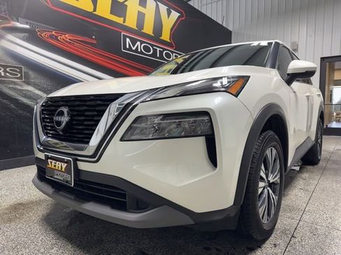 Used 2022 Nissan Rogue SV AWD/4WD image 2