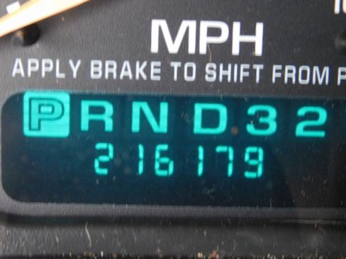 Used 2001 Chevrolet Tahoe LT w/ LT Preferred Equipment Group AWD/4WD image 11