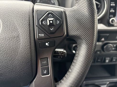 Used 2022 Toyota Tacoma TRD Sport w/ Technology Package image 28