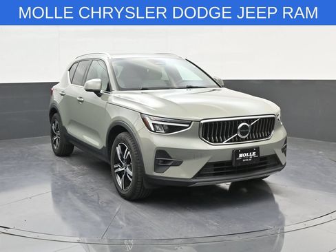 Used 2023 Volvo XC40 B5 Plus AWD/4WD image 1