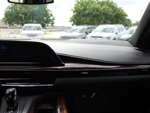 Used 2023 Cadillac Escalade Luxury AWD/4WD image 26