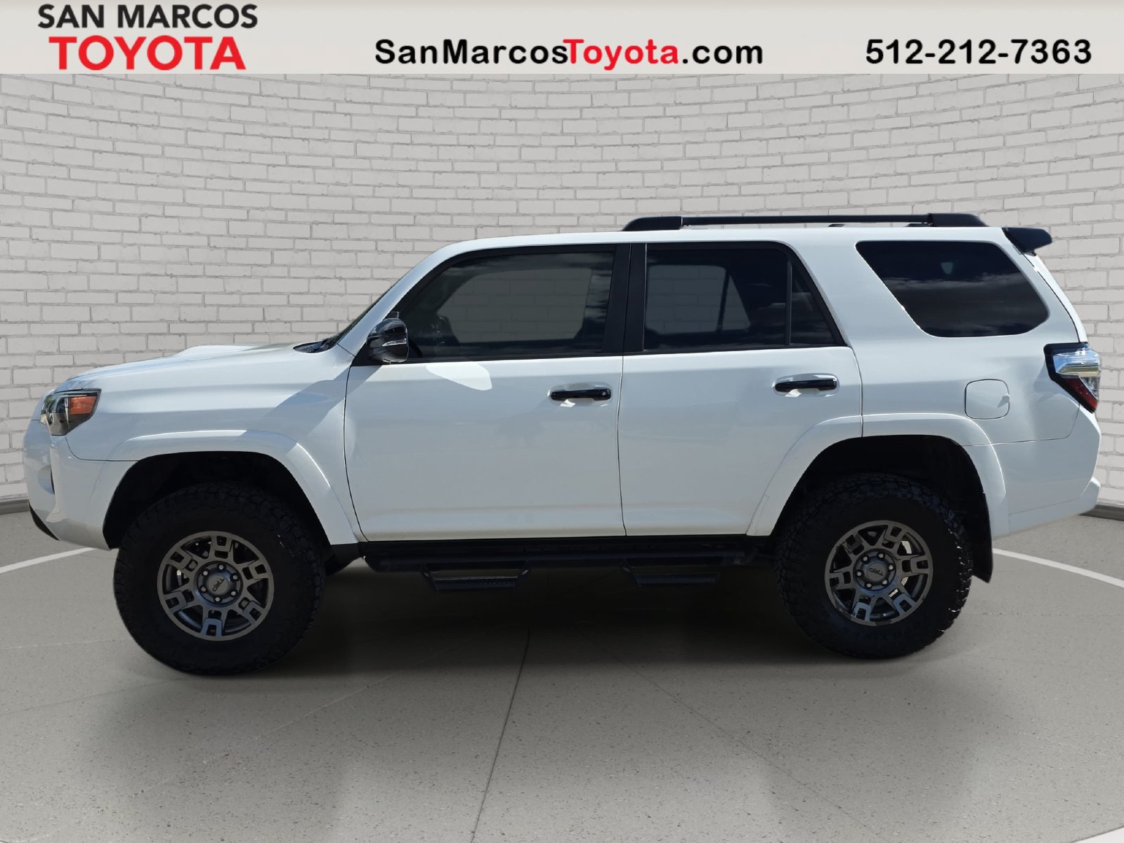 Used 2020 Toyota 4Runner Venture w/ Moonroof Package AWD/4WD image 9