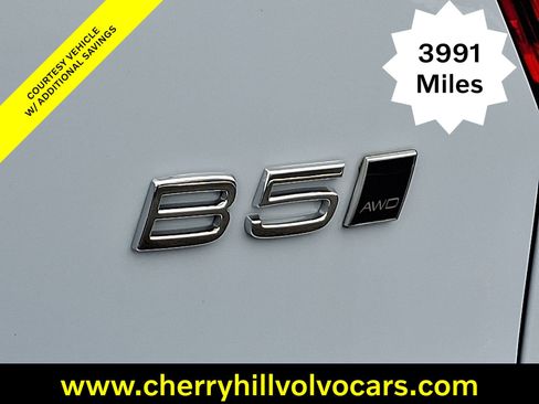 Certified 2025 Volvo XC40 B5 Plus w/ Protection Package Premier image 37