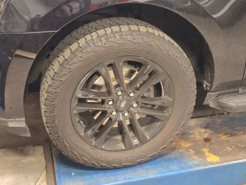 Used 2024 Ford Expedition XLT image 31