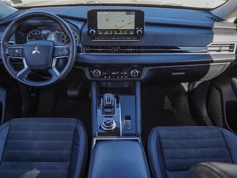 Used 2023 Mitsubishi Outlander SE image 26