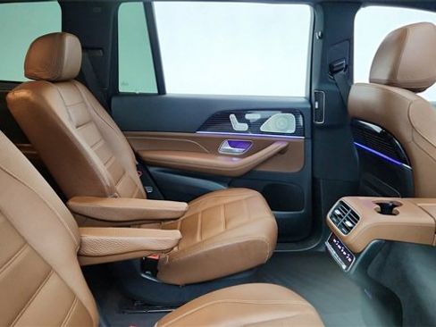 Used 2025 Mercedes-Benz GLS 450 4MATIC image 25