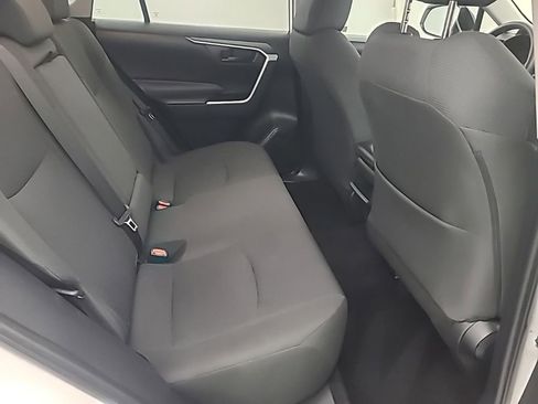 Used 2021 Toyota RAV4 LE FWD image 18