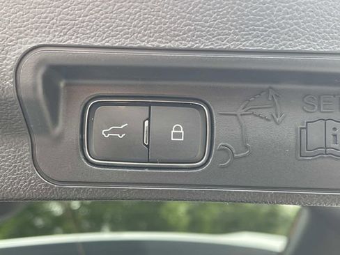 Used 2021 Ford Explorer XLT w/ Equipment Group 202A AWD/4WD image 13