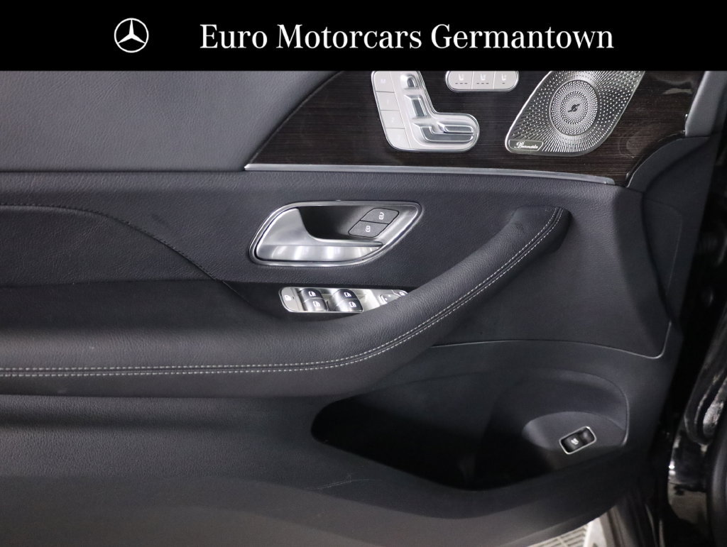 Used 2025 Mercedes-Benz GLS 450 4MATIC image 9