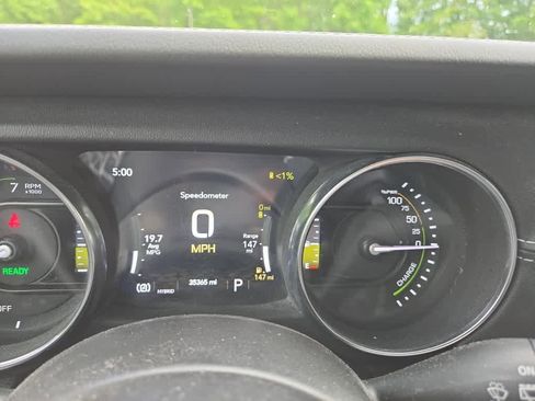 Used 2023 Jeep Wrangler Unlimited Sahara w/ Cold Weather Group AWD/4WD image 15