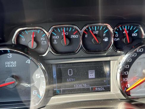 Used 2020 Chevrolet Suburban LT image 20