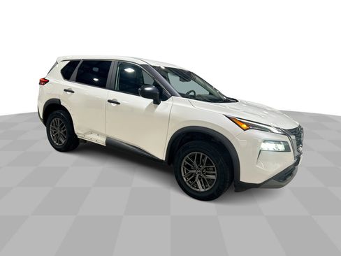 Used 2023 Nissan Rogue S AWD/4WD image 2