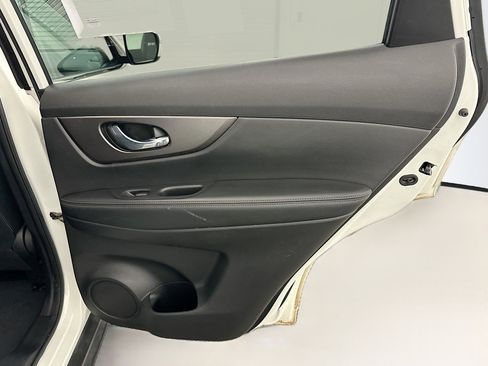 Used 2016 Nissan Rogue SV image 30