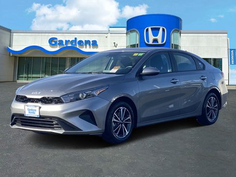 Used 2024 Kia Forte LXS image 3