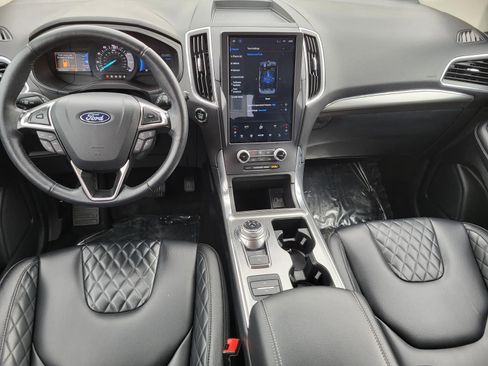 Used 2024 Ford Edge Titanium image 16