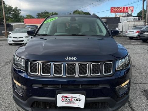 Used 2018 Jeep Compass Latitude w/ Popular Equipment Group AWD/4WD image 3