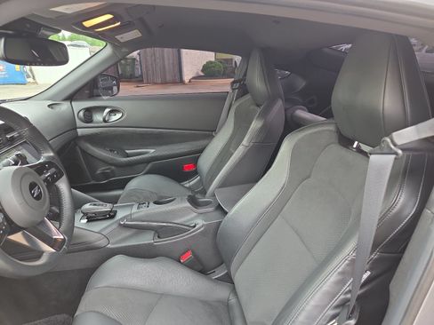 Used 2024 Nissan Z Performance w/ Floor Mat Package RWD image 9