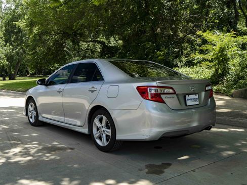 Used 2013 Toyota Camry SE FWD image 7
