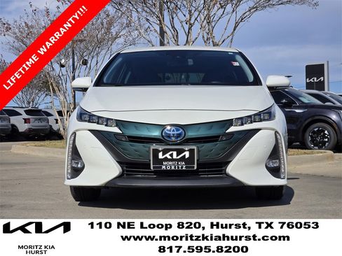 Used 2018 Toyota Prius Prime Premium image 11