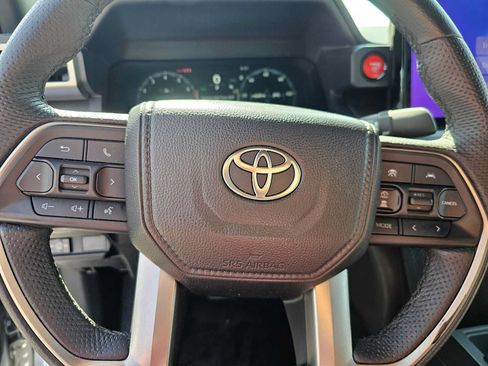 Certified 2025 Toyota Tacoma TRD Off-Road AWD/4WD image 22