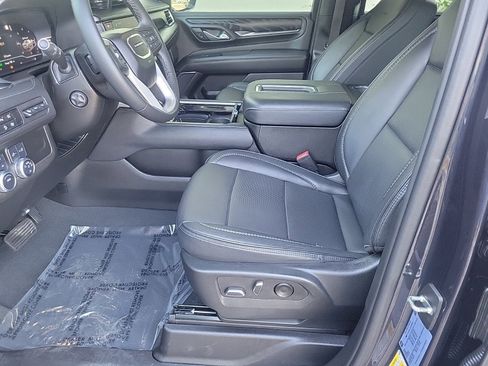 Used 2023 GMC Yukon XL Denali image 12