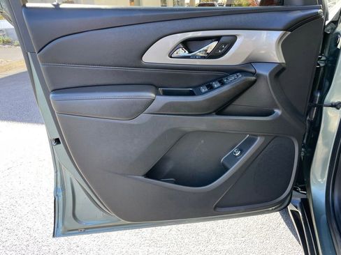 Used 2022 Chevrolet Traverse LT image 23