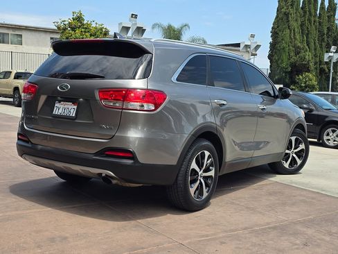 Used 2017 Kia Sorento EX w/ EX V6 Premium Package FWD image 11