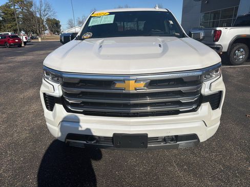 Used 2024 Chevrolet Silverado 1500 High Country w/ Technology Package image 3