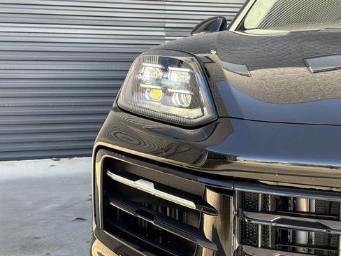 Certified 2025 Porsche Cayenne Coupe image 12